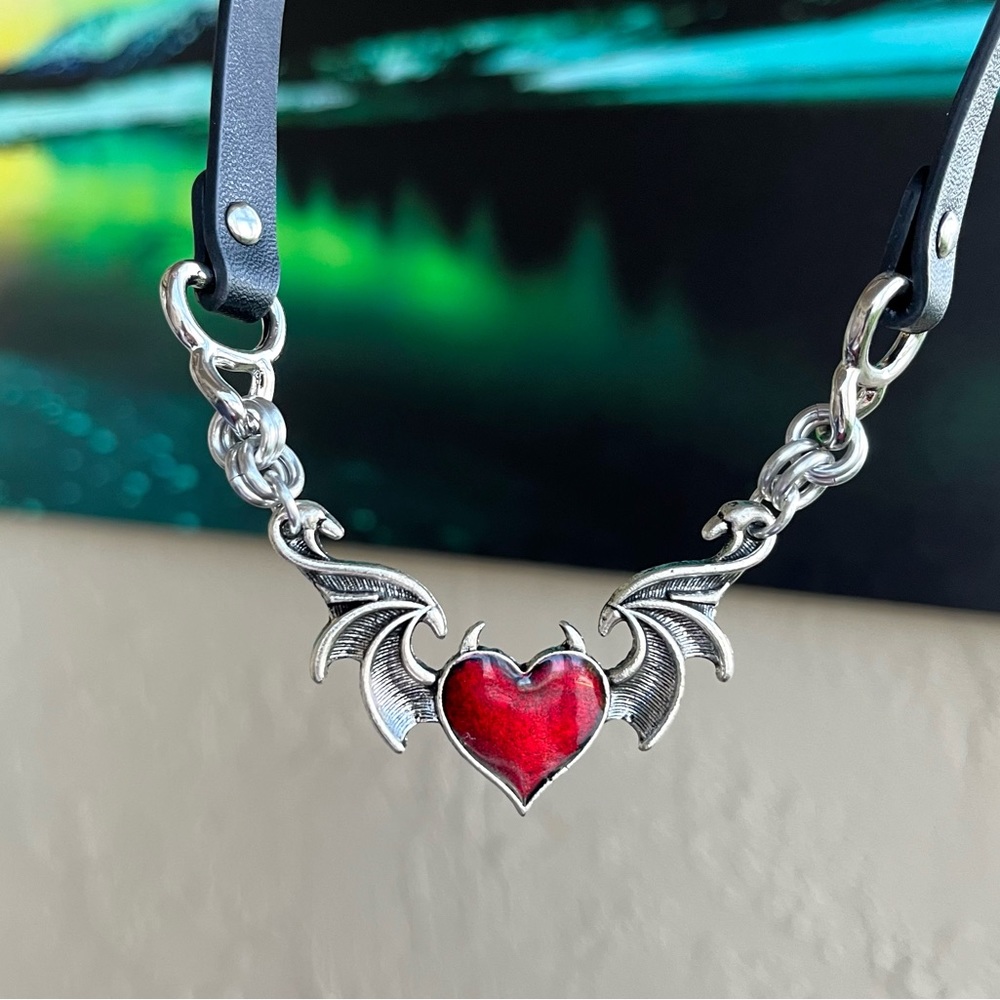 Black leather choker red heart with bat wings and devil horns valentine goth - Picture 9 of 16